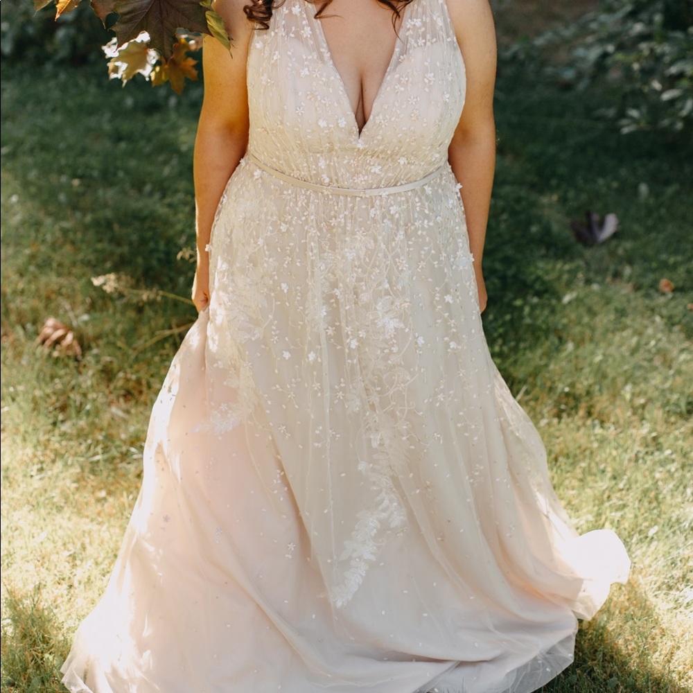 David’s Bridal Wedding Dress ( worn once)